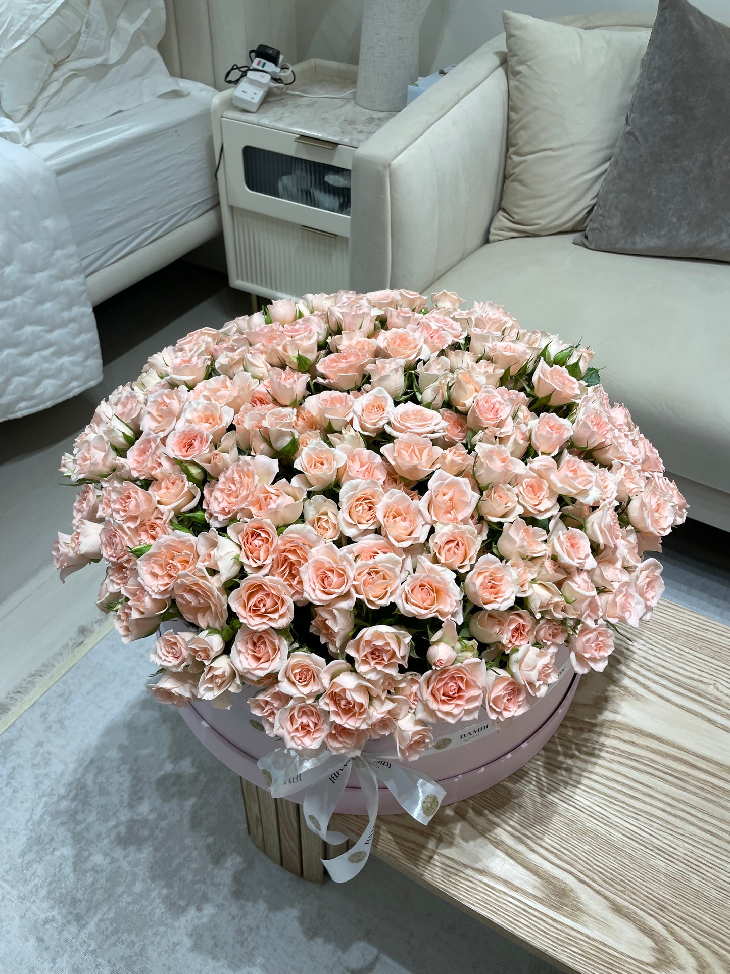 Sweet Sara Spray Roses in Pink Hatbox | Romantic Birthday and Anniversary Flowers | Luxury Flower Box