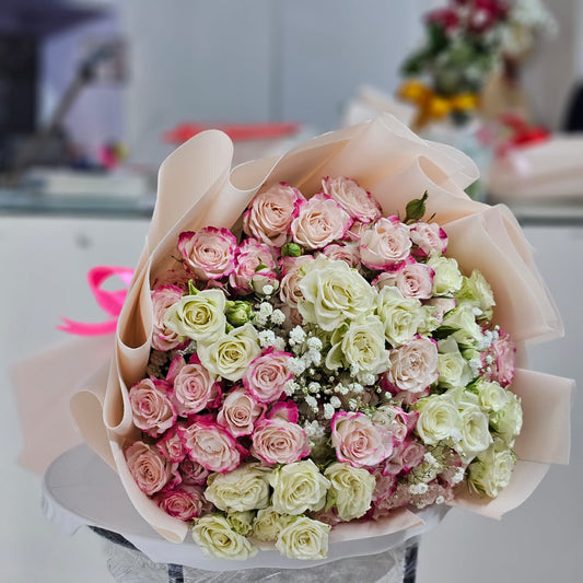 White and Reflex pink Bouquet | Light colors bouquet | simple Bouquet | Spray roses bouquet | Welcome home