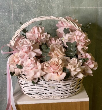 17 Reflexed Pink Mondial in Basket