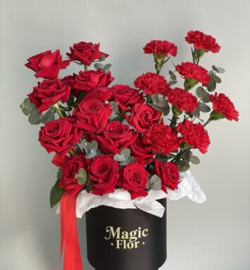 Red Roses and Carantions